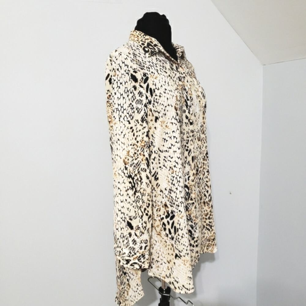 Spense Long Sleeve Button Front Collared Animal P… - image 3